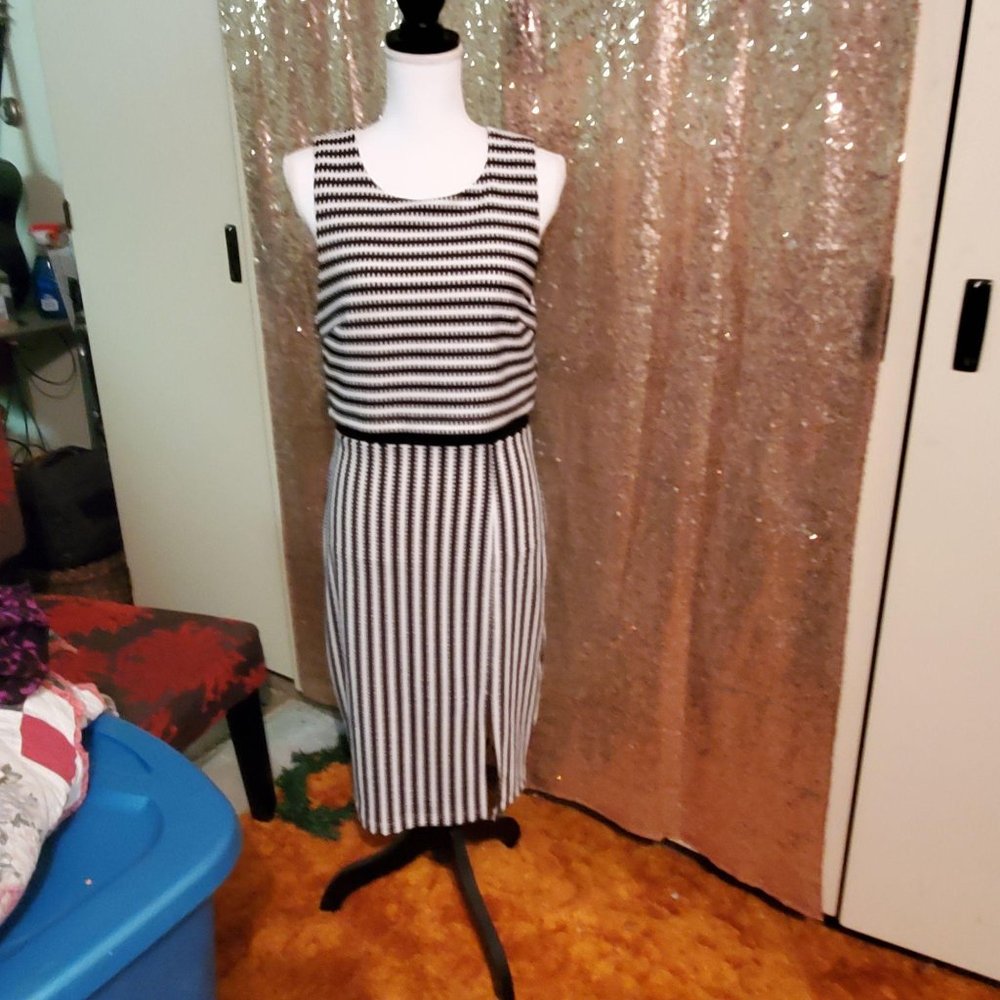 Black and White Sleeveless Dress Zipper Stripes Si